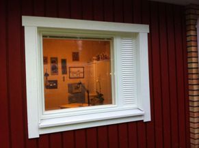 puutalon uudistettu ikkuna
