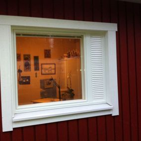 puutalon uudistettu ikkuna